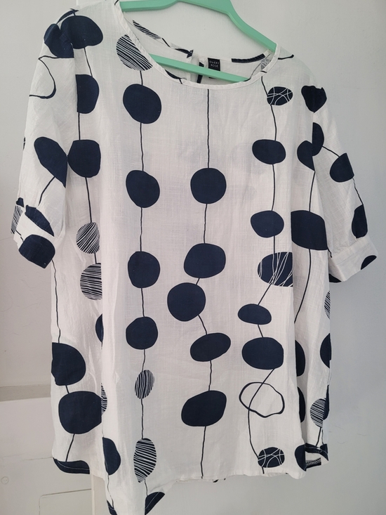 Emery Rose Tops - Relaxed White Tunic with Navy Dot Motif